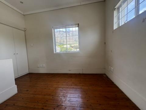 1 Bedroom Property for Sale in Vredehoek Western Cape